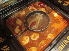 -老牌坊云南鱼豆花火锅(哈西万达店)