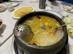 -鲁朗纳麦石锅鸡庄园
