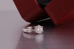 -威德钻石-克拉钻大本营(南京东路店)