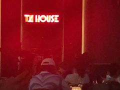 -TZ House音乐现场(来福士中心店)