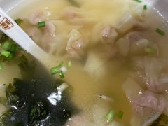 鲜肉小馄饨-老半斋(福州路店)