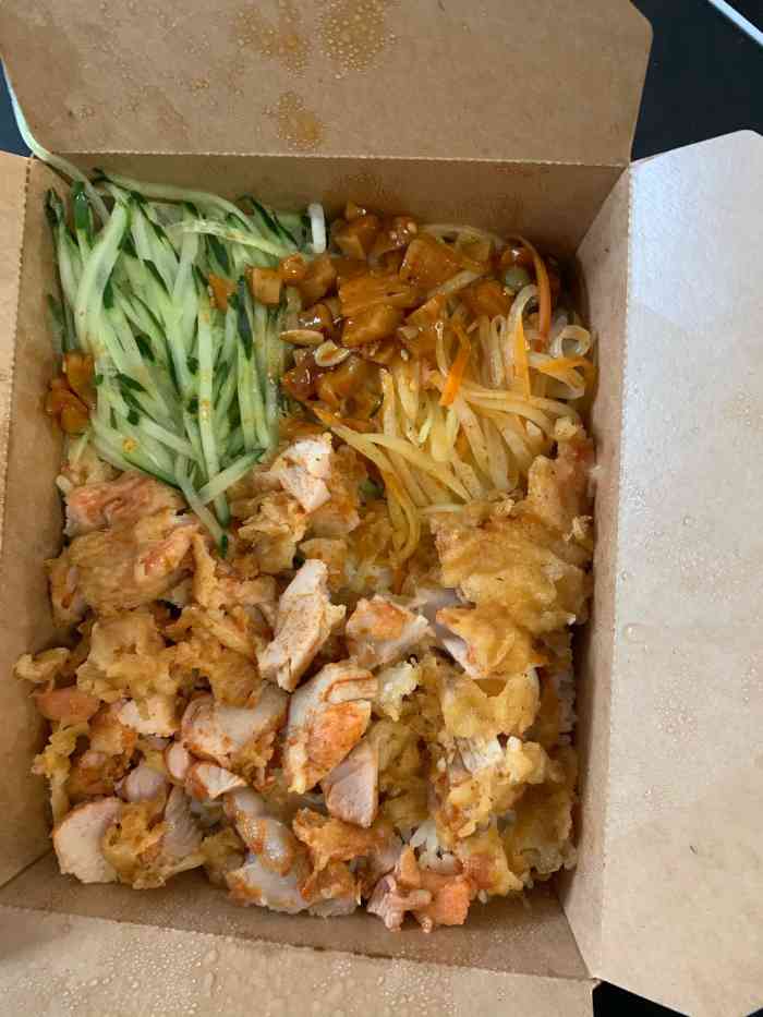 二师兄脆皮鸡饭(坪山店"还挺不错的,份量还行,脆皮鸡很好吃,我点.