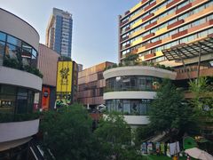-瑞虹新天地月亮湾