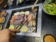 -臻牛烤肉