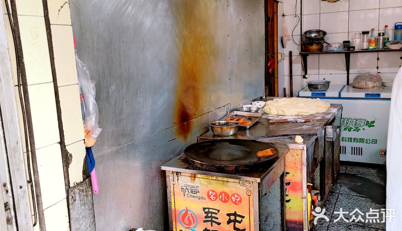 甘记：发迹近百年的芷泉街头肥肠粉