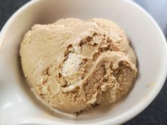 卡布奇诺冰淇淋-莓园冰淇淋店