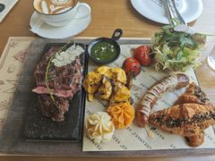 -Mark&Mars Restaurant