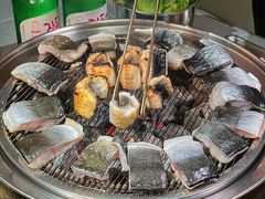 -围炉肉舍•炭烤活鳗•丹东海鲜烤肉(步行街店)