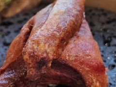 樱桃木大红袍烟熏玻璃乳鸽-解放碑威斯汀酒店-知味国际美食餐厅