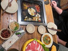 -老牌坊云南鱼豆花火锅(爱建店)