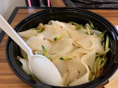 -荀记肉夹馍(三八家乐福店)