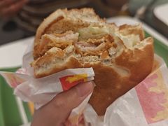 -麦当劳(上海虹桥站30B检票口楼上)