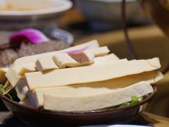 -沪小二炭火蛙锅(淮海中路美食不夜城店)