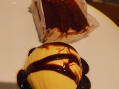 提拉米苏与冰淇淋-萨莉亚意式餐厅(杭州西溪龙湖天街店)