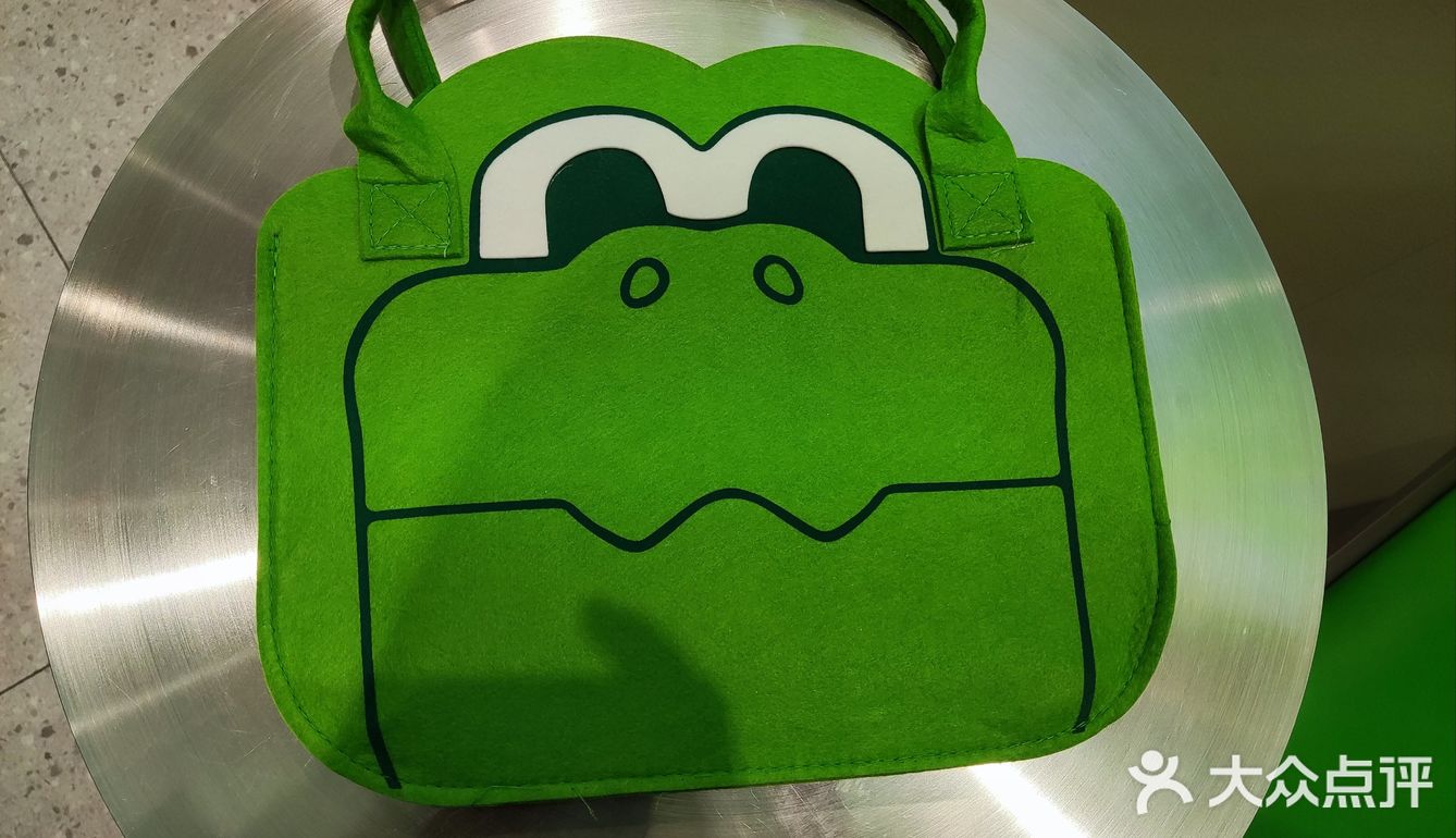 0元玩转这座城店地方在商场三楼比较显眼的位置