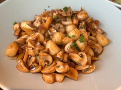 -蜜桃餐厅·伴山(湖滨商业街店)