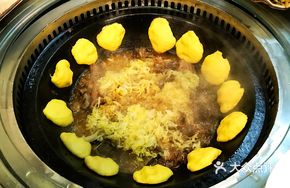 Old Goose Stewed with Pickled Cabbage Hot Pot