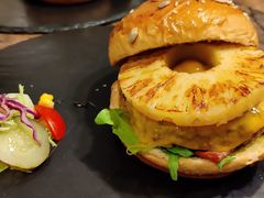烤菠萝汉堡-HIGH FIVE哈福手工汉堡(桂林路店)