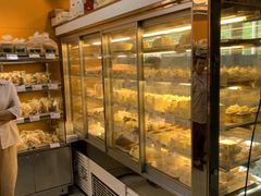 面包甜点陈列柜-凯司令西点房(虹桥路站店)