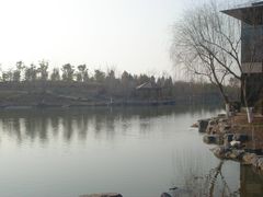 隔湖眺望钓鱼凉亭-上海怡沁园度假酒店