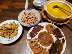 -泉畔人家·老济南经典鲁菜(大明湖店)