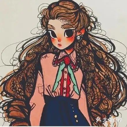 海藻般浓密的长发微微卷起🌈
