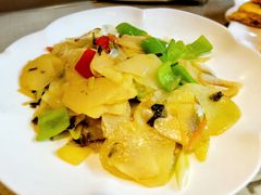 酸菜土豆片-炊烟餐厅
