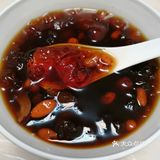 滋补又养颜的桃胶红枣枸杞糖水