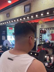 -东方先生国潮男士理发馆