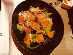 烟熏三文鱼色拉-YUE·6·西式融合餐厅(外滩六号店)
