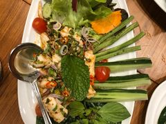 -Chom Cafe and Restaurant
