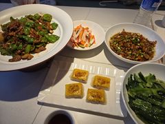-阿瓦山寨·湘菜现炒·剁椒鱼头王(咸阳总店)