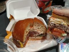 柠香蟹籽牛肉汉堡-JPG canteen(广州寺右公馆店)