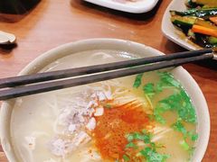 -亮亮面馆(经六路店)