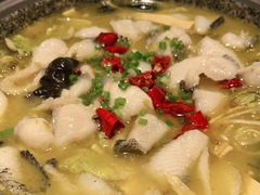 -渝是乎酸菜鱼(龙旗购物中心店)