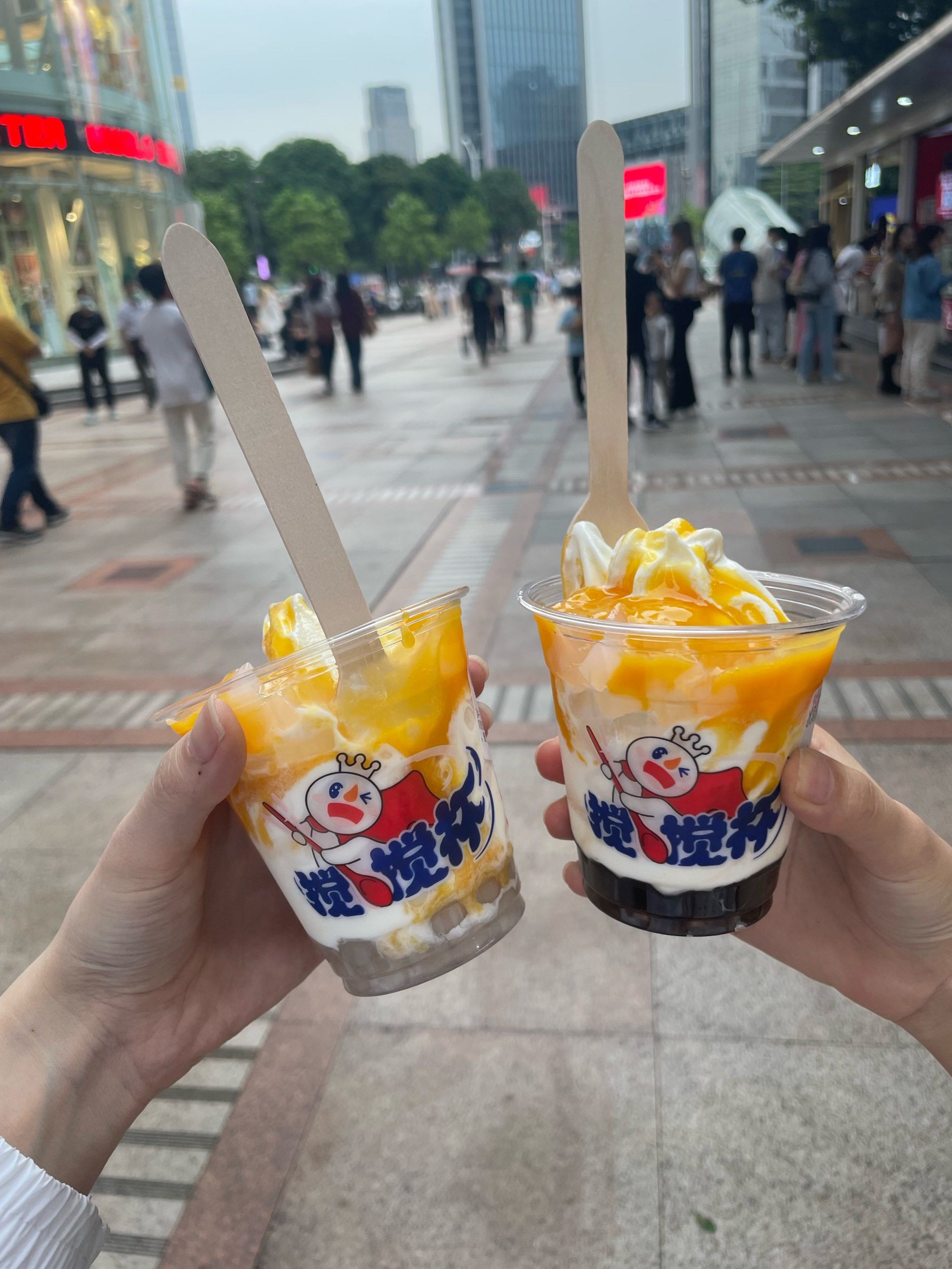 [嘿哈][嘿哈][嘿哈]
#芒果冰淇淋 #酸奶冰淇淋 #蜜雪冰城 #治愈系