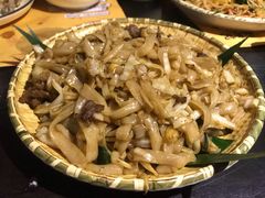 酸辣肥牛炒河粉-老表记广西宵夜螺蛳鸭脚煲(西大店)