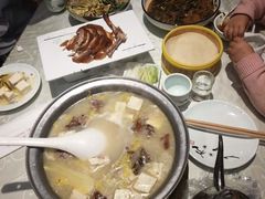 -依江春水烤鸭店