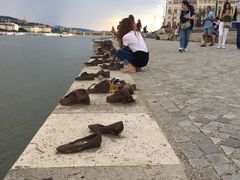 -多瑙河畔鞋履雕塑