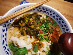 爱吃酸菜牛腩米粉-三两粉(深圳福田地铁站店)