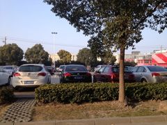 iphone_upload_pic-奥特莱斯停车场