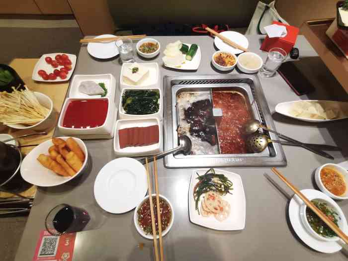 海底捞火锅(弘阳广场店)-"第一次来店里吃饭,纪华姐姐服务特别好,很.
