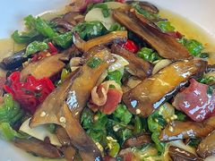 螺丝椒炒见手青-云腾食府·云南菜