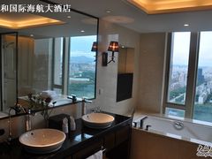豪华套房卫生间-深圳雅邦朗悦国际酒店