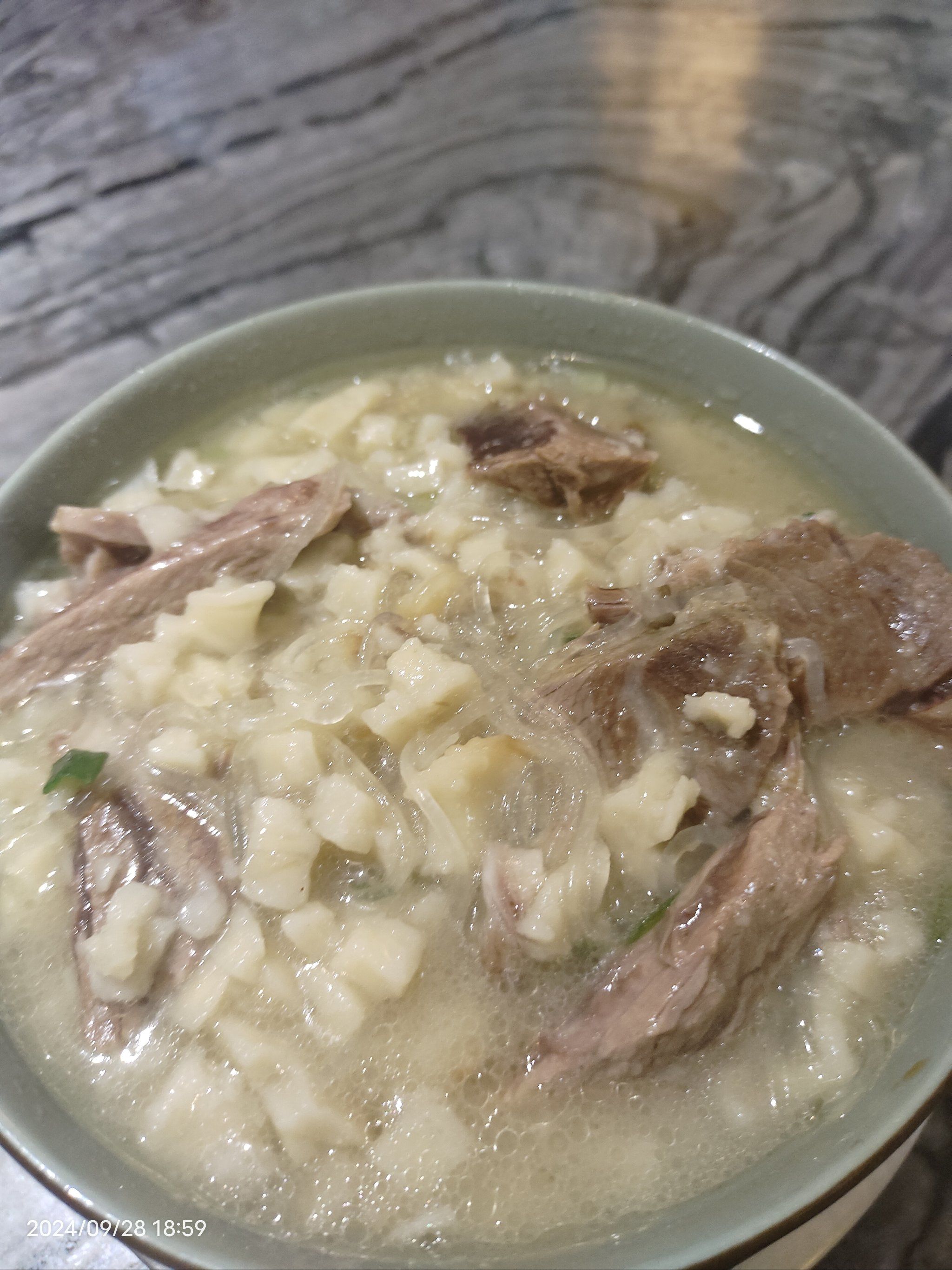 0元玩转这座城 这家的泡馍味道一直很正宗.现在也加上了烤肉和砂锅