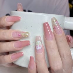 -花岐款式专研健康美甲沙龙