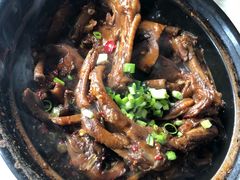 红烧鸭脚香干煲-阿龙酒煲(海宁新苑路店)