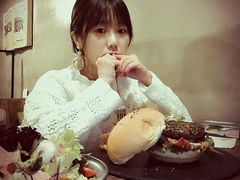 -HIGH FIVE哈福手工汉堡(桂林路店)