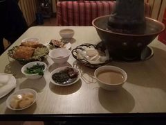 -洞庭洲·防空洞火锅·烧烤·铜锅涮肉(新百广场店)