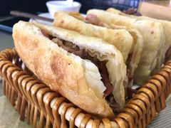 -李春秋驴肉火烧总店